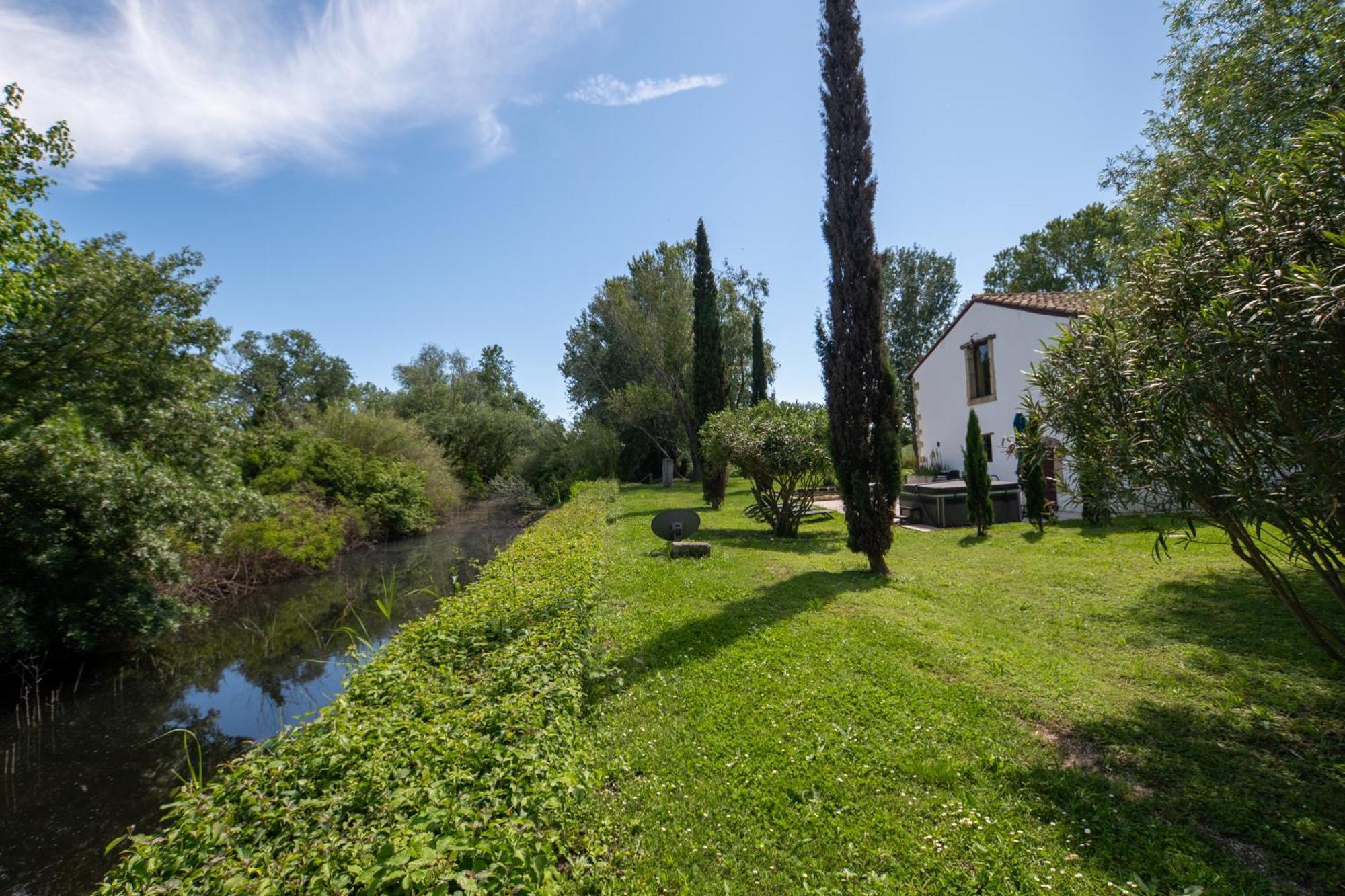 Вилла Mas Des Eaux Claires Arles Camargue Сен-Жиль Экстерьер фото